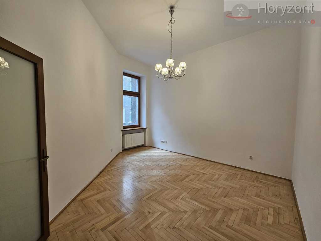 4pok. 104m2, balkon, p.1/3, Centrum (4)