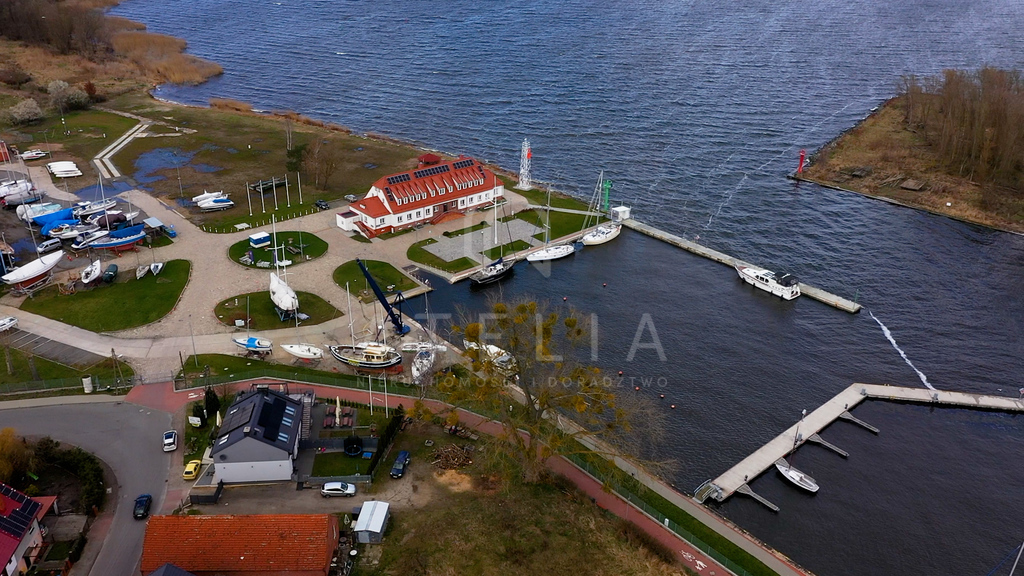 Pięknie położona posiadłość obok Marina Trzebież (3)