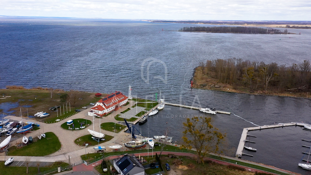 Pięknie położona posiadłość obok Marina Trzebież (4)