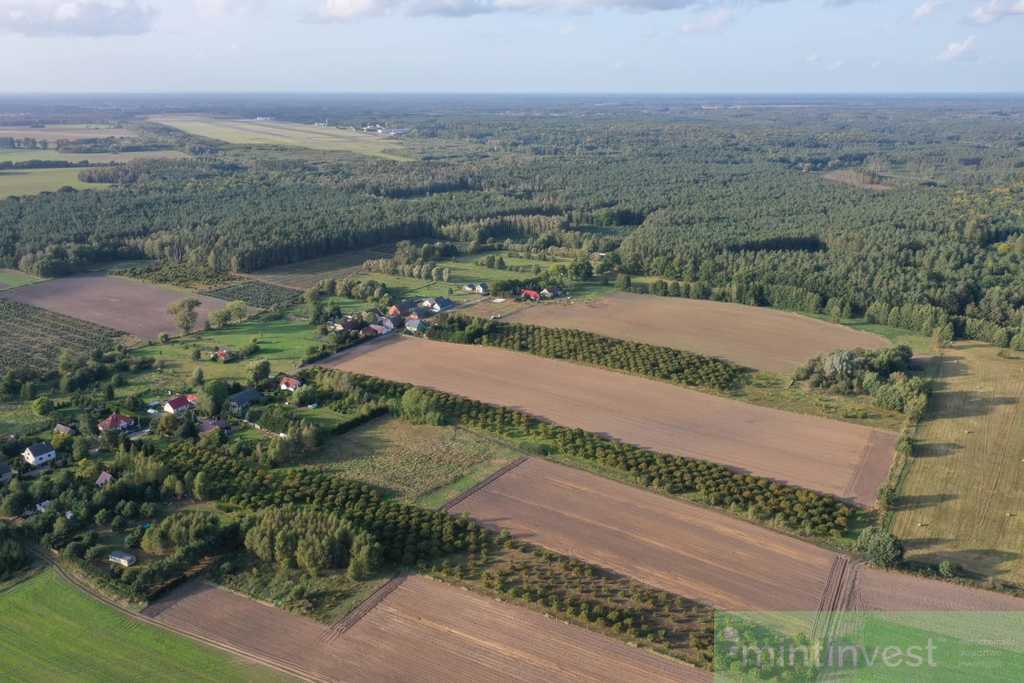 Działka budowlana w cichej okolicy (1)