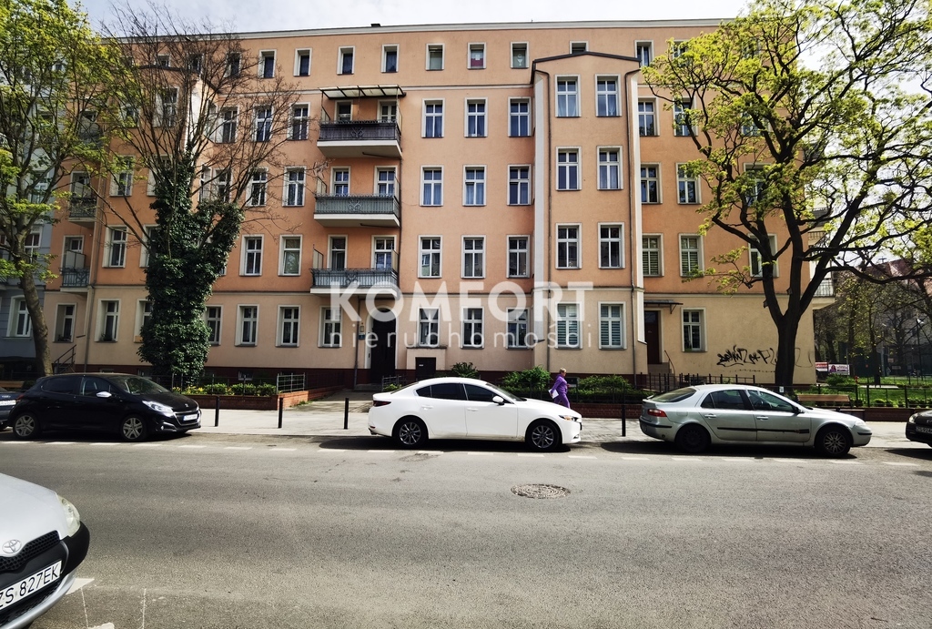 BALKON, POD BIURO 150M2 LUB 5 MIKROKAWALEREK (16)