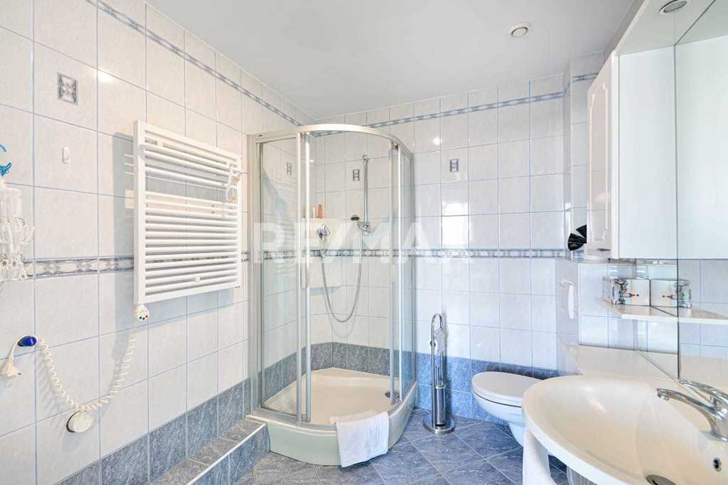 Apartament z widokiem na morze i port jachtowy (11)