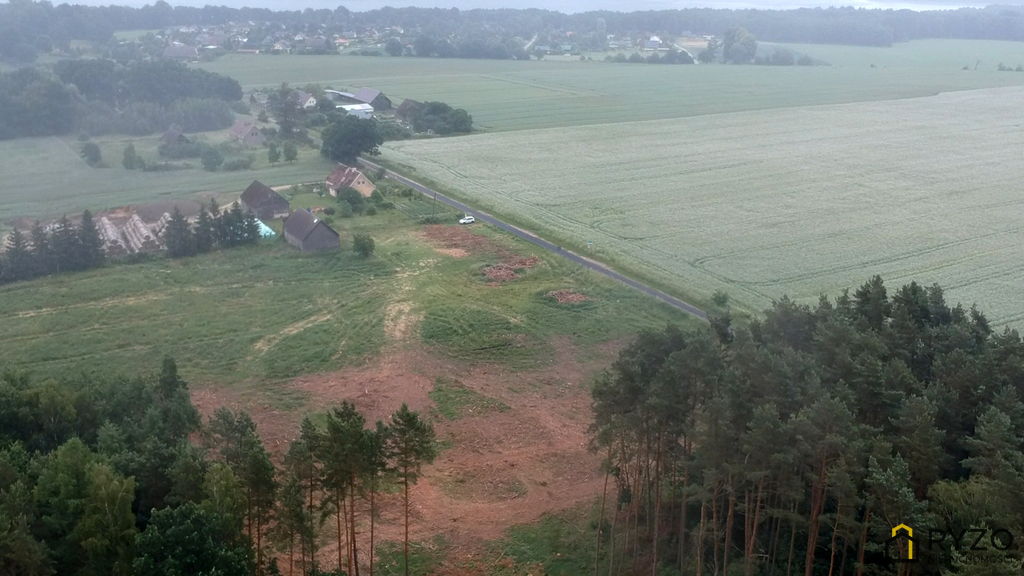 Działka z drewnianą stodołą. Jezioro Woświn. Las. (6)