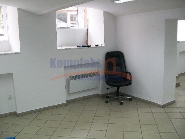 Do wynajęcia lokal w centrum,53m2, duże witryny. (7)