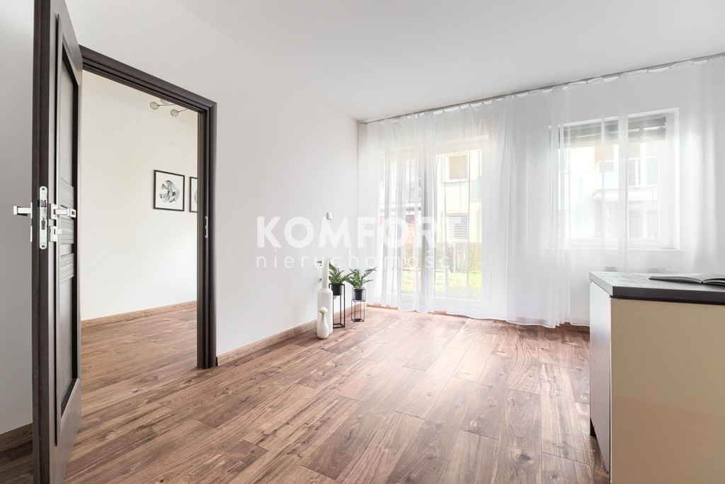 Apartament 2 pokojowy z ogrodem komórką i garażem (2)