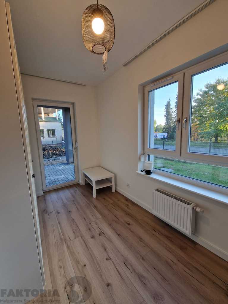 GUMIEŃCE - 3 pokojowy apartament z ogródkiem (19)