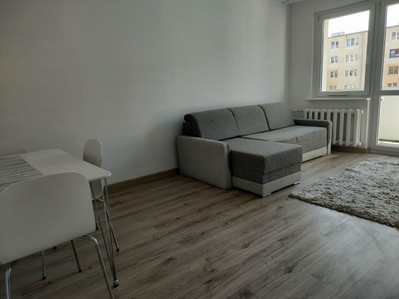 Na sprzedaż 2 pokoje 44,80m2 z balkonem Komuny (3)