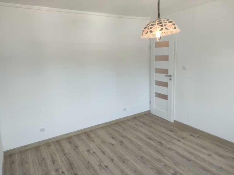 Na sprzedaż 2 pokoje 44,80m2 z balkonem Komuny (14)