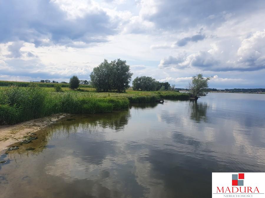 Dom nad wodą do którego możesz dopłynąć łodzią. (5)