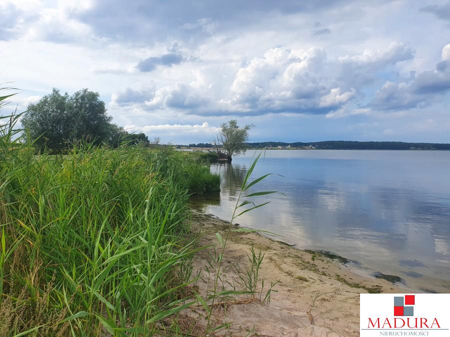 Dom nad wodą do którego możesz dopłynąć łodzią. (6)