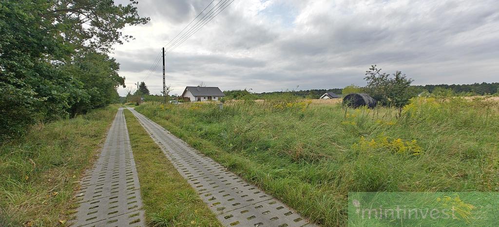 Duża działka budowlana przy drodze publicznej (1)