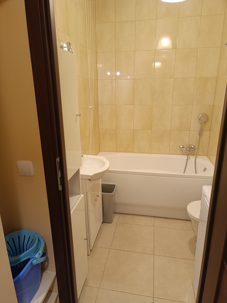 Apartament z ogródkiem, parking (12)