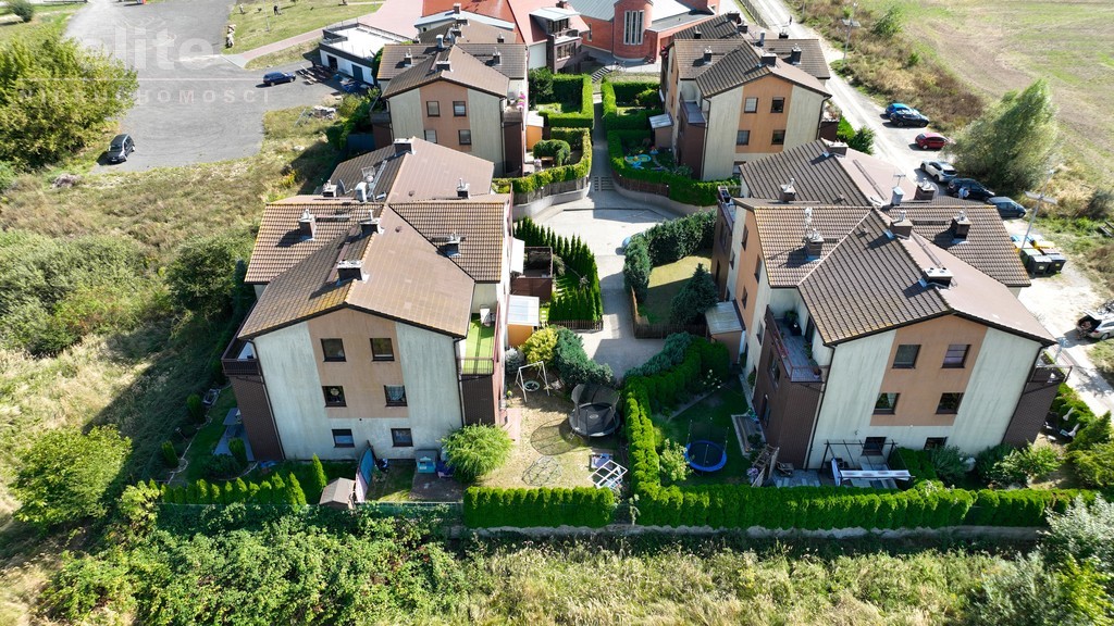 Bezrzecze trzy pokoje z ogródkiem 2m. postojowe (3)