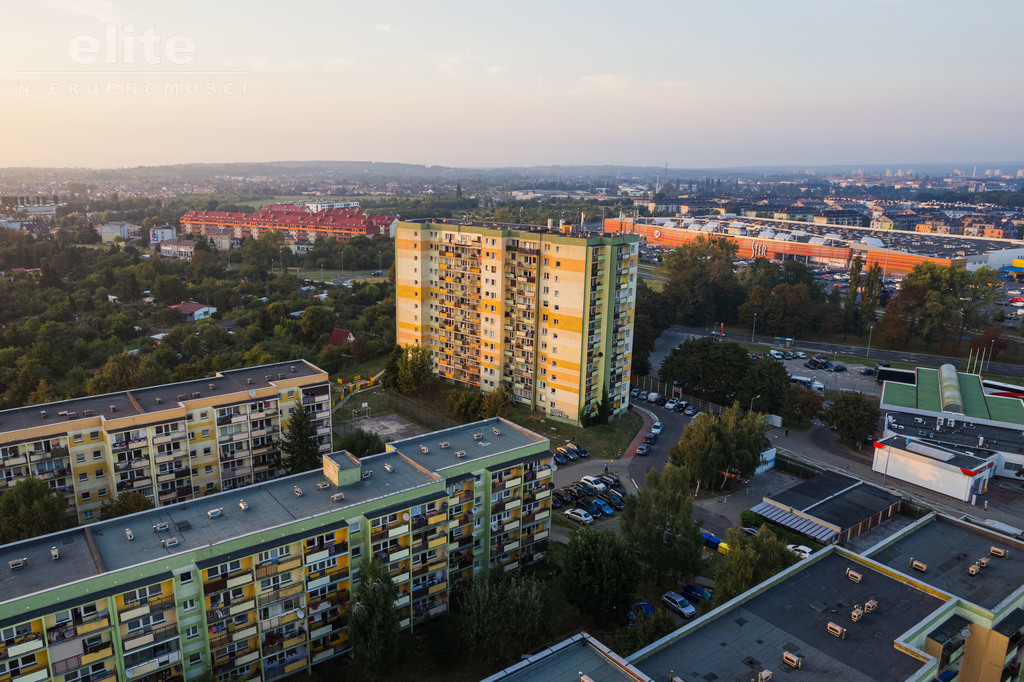 Piękny widok z 11 piętra! Duże mieszkanie (1)