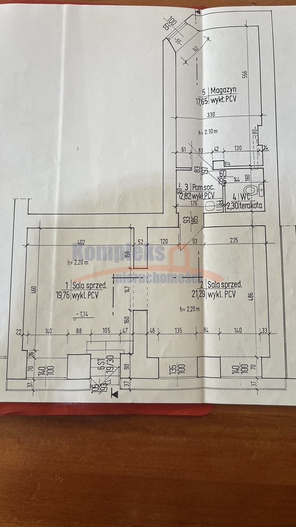 Do sprzedaży  lokal w centrum,53m2, duże witryny. (9)