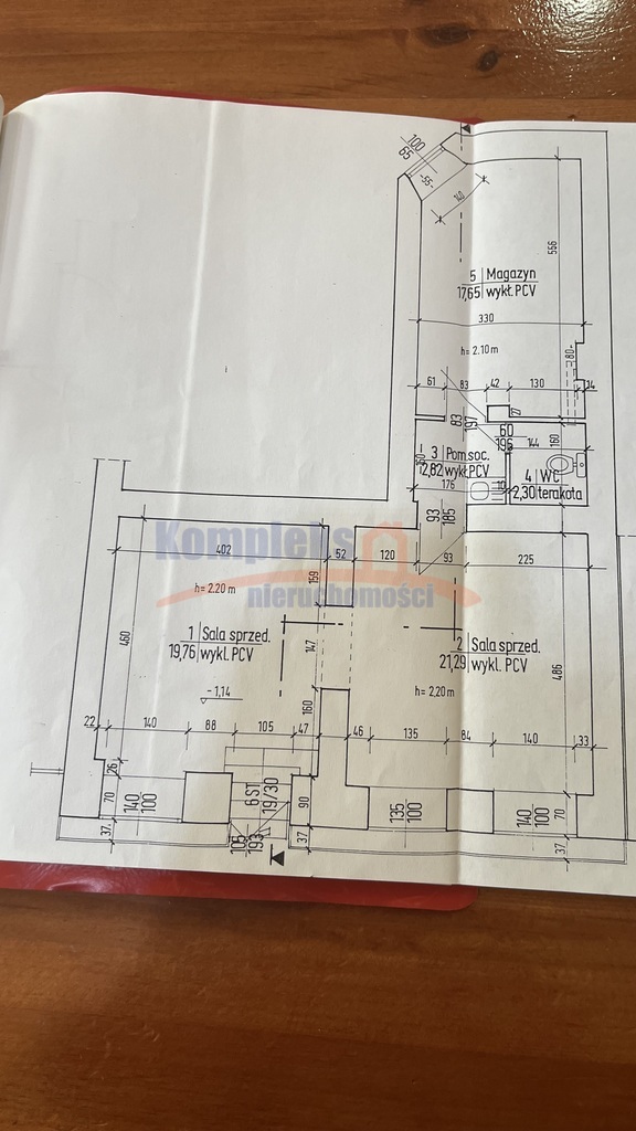 Do sprzedaży  lokal w centrum,53m2, duże witryny. (10)