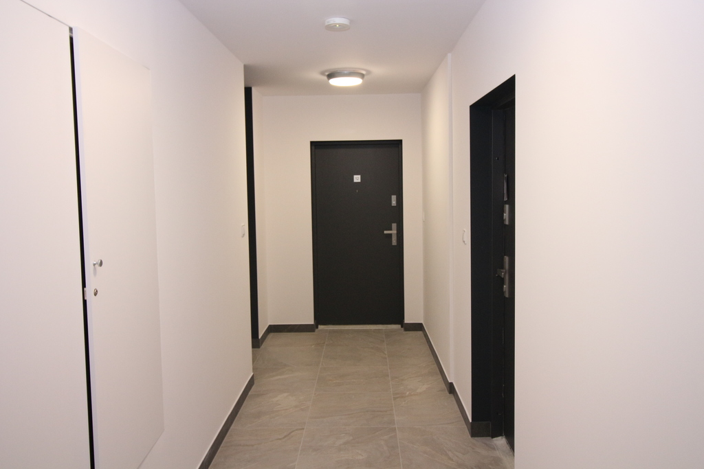 Piękne mieszkanie w apartamentowcu (9)