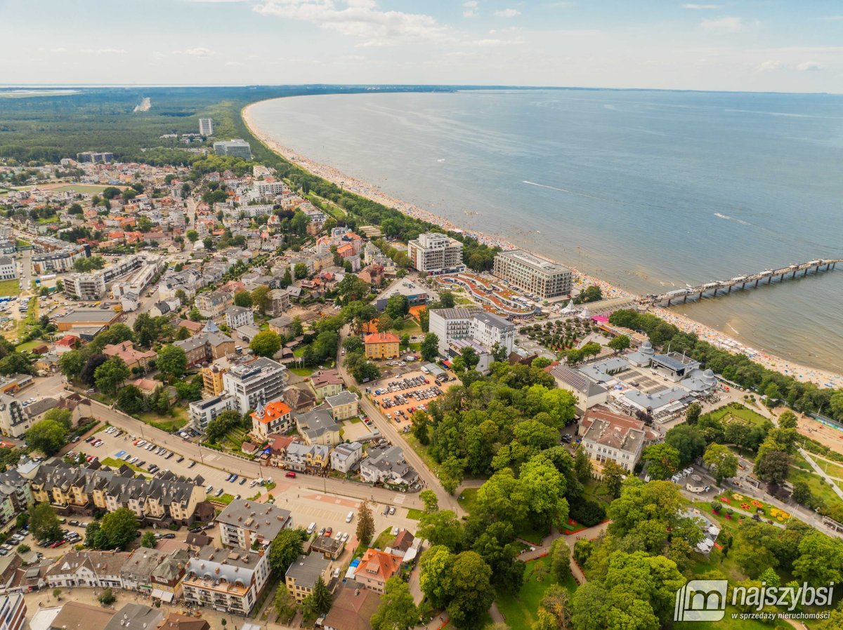 Międzyzdroje-  widok na park i molo. (28)