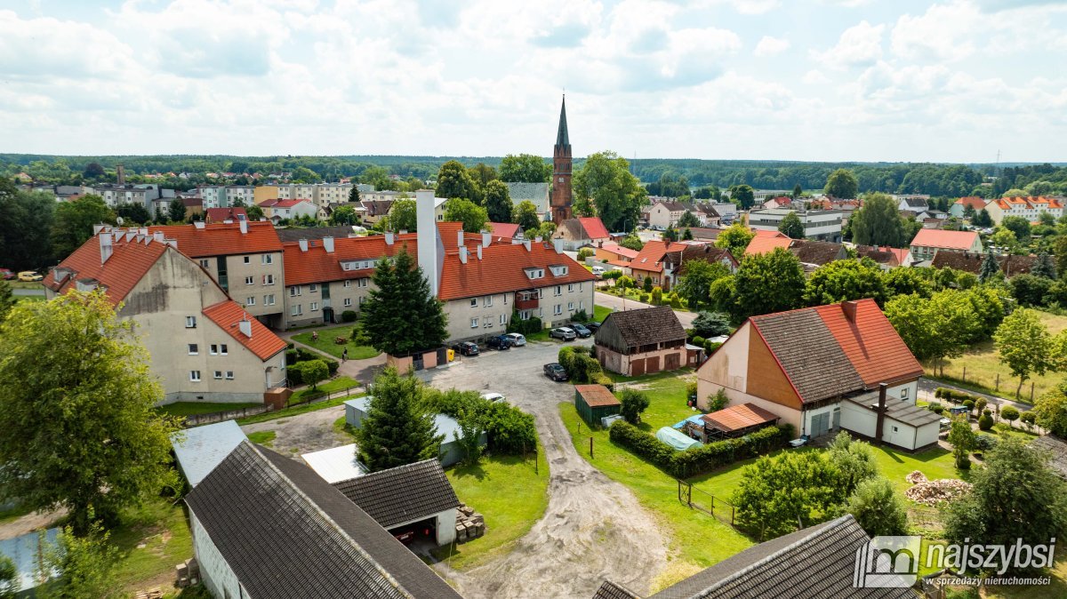 Golczewo - duży dom, w centrum, budynki gospodarcz (4)