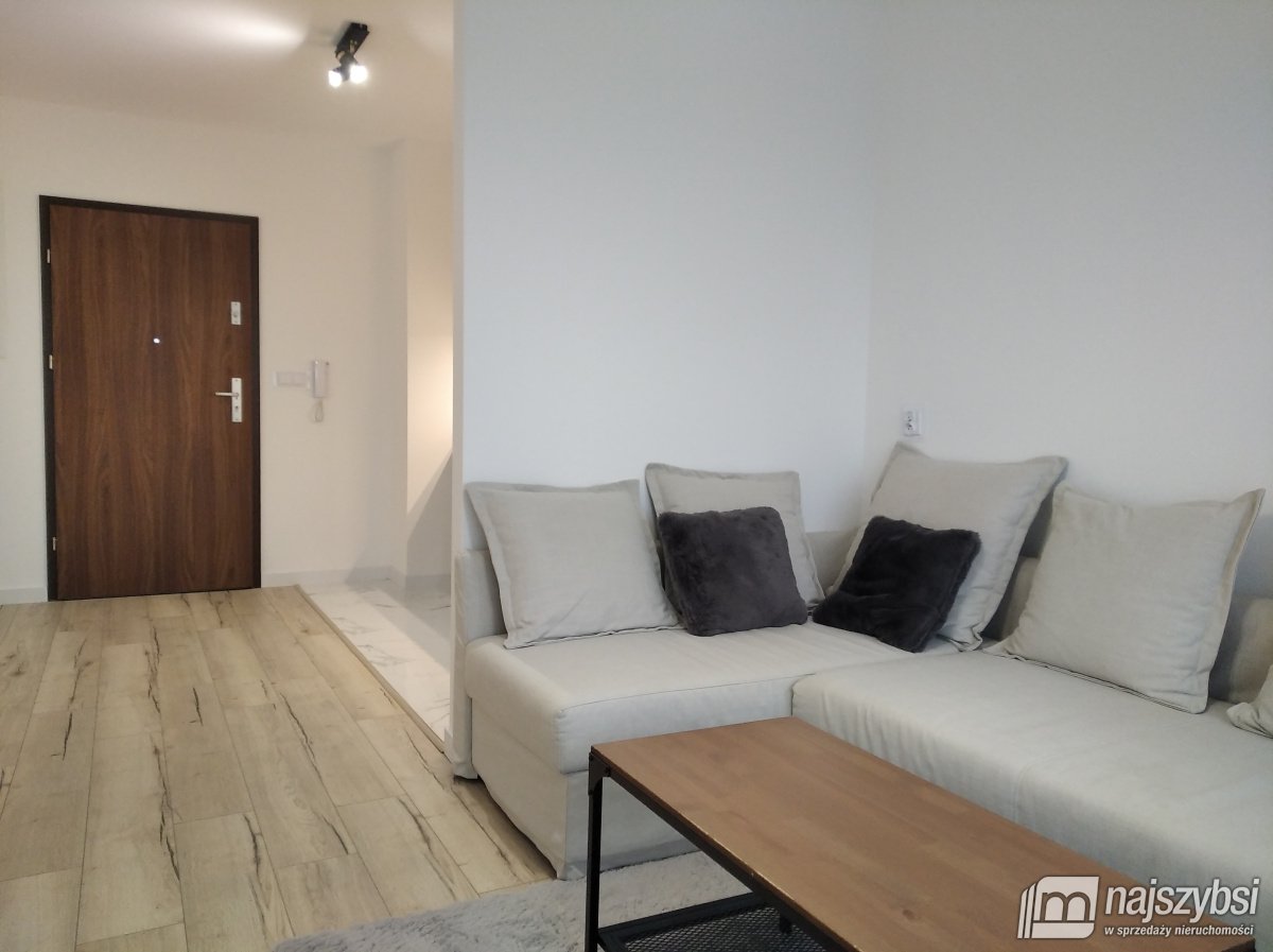 KOŁOBRZEG - nowy i słoneczny apartament niedaleko  (4)