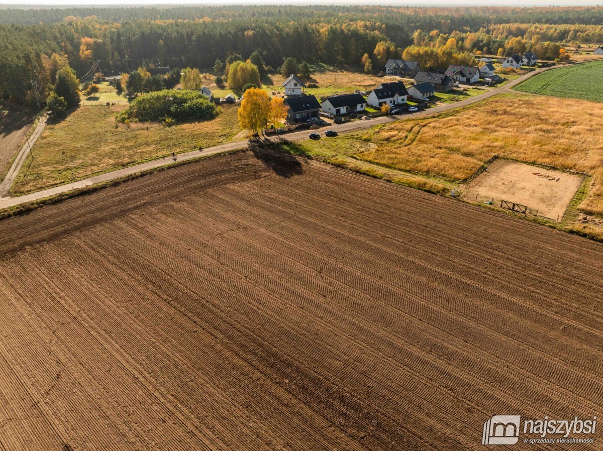 Podańsko- świetna działka w pięknej wsi. (11)