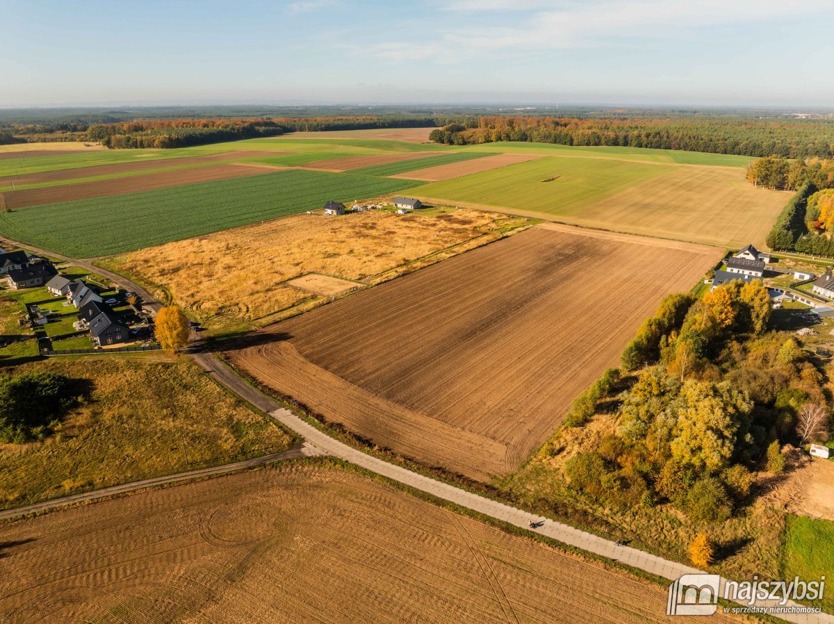 Podańsko- świetna działka w pięknej wsi. (7)