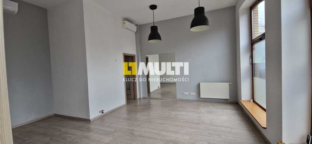 Stare Miasto- lokal biurowy 106 m2, witryny,parter (2)