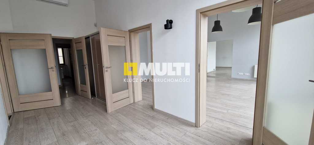 Stare Miasto- lokal biurowy 106 m2, witryny,parter (6)