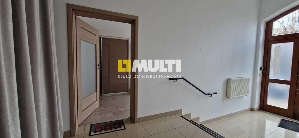 Stare Miasto- lokal biurowy 106 m2, witryny,parter (7)