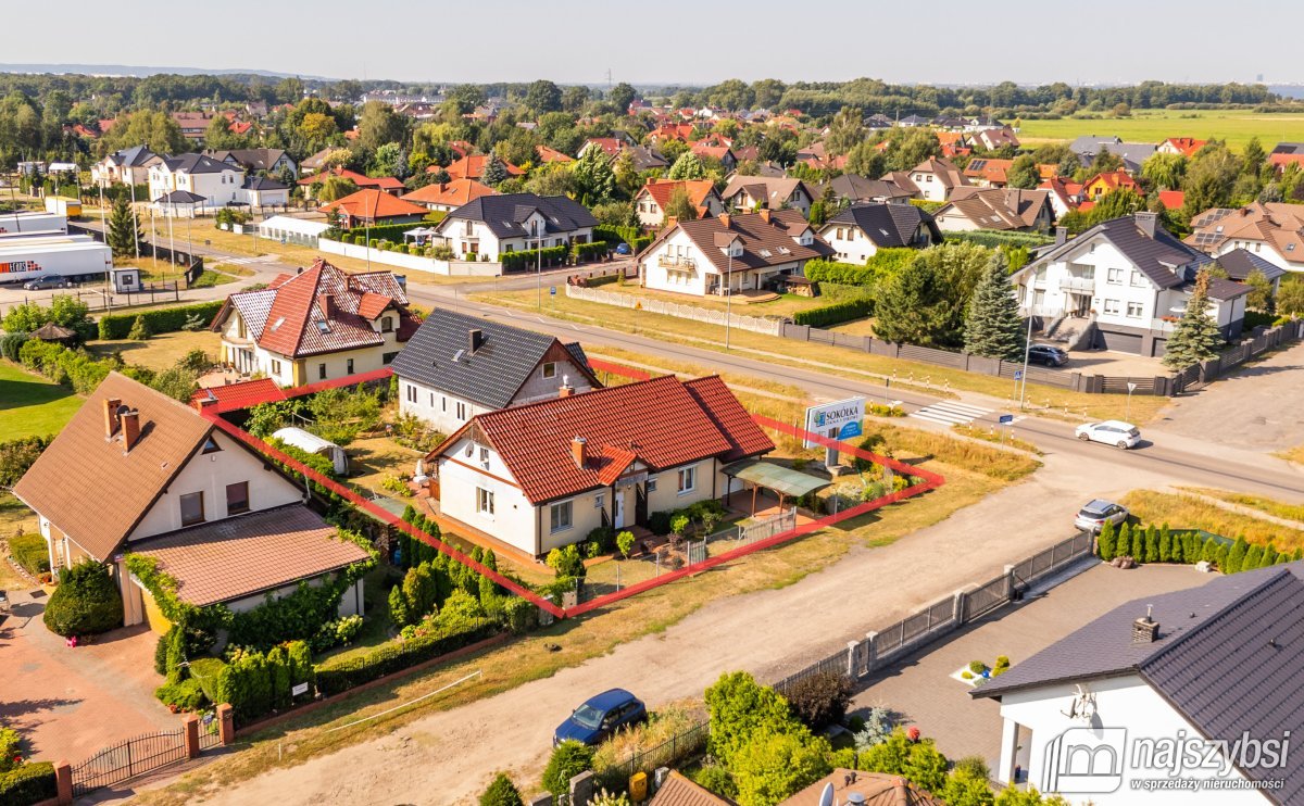 Załom - dom parterowy z bud. usługowym w budowie (1)