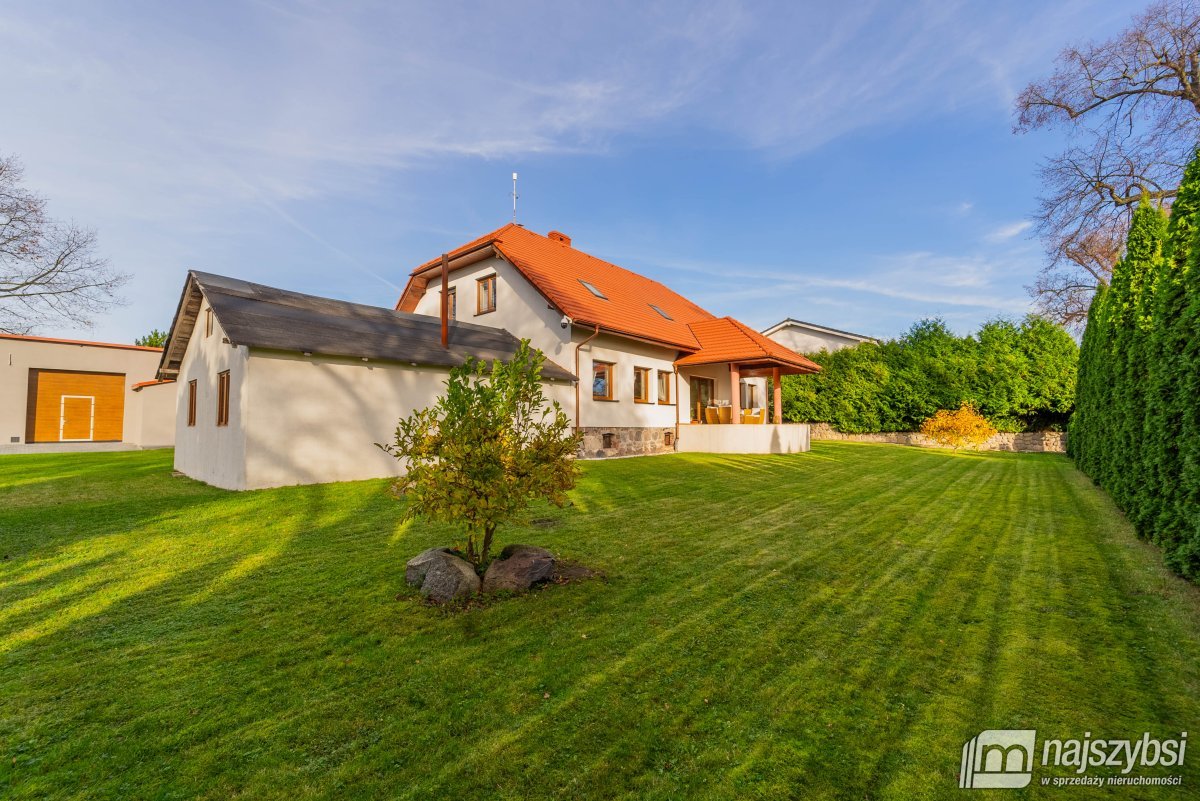 Nowogard - wyjątkowy dom z widokiem na jezioro  (8)