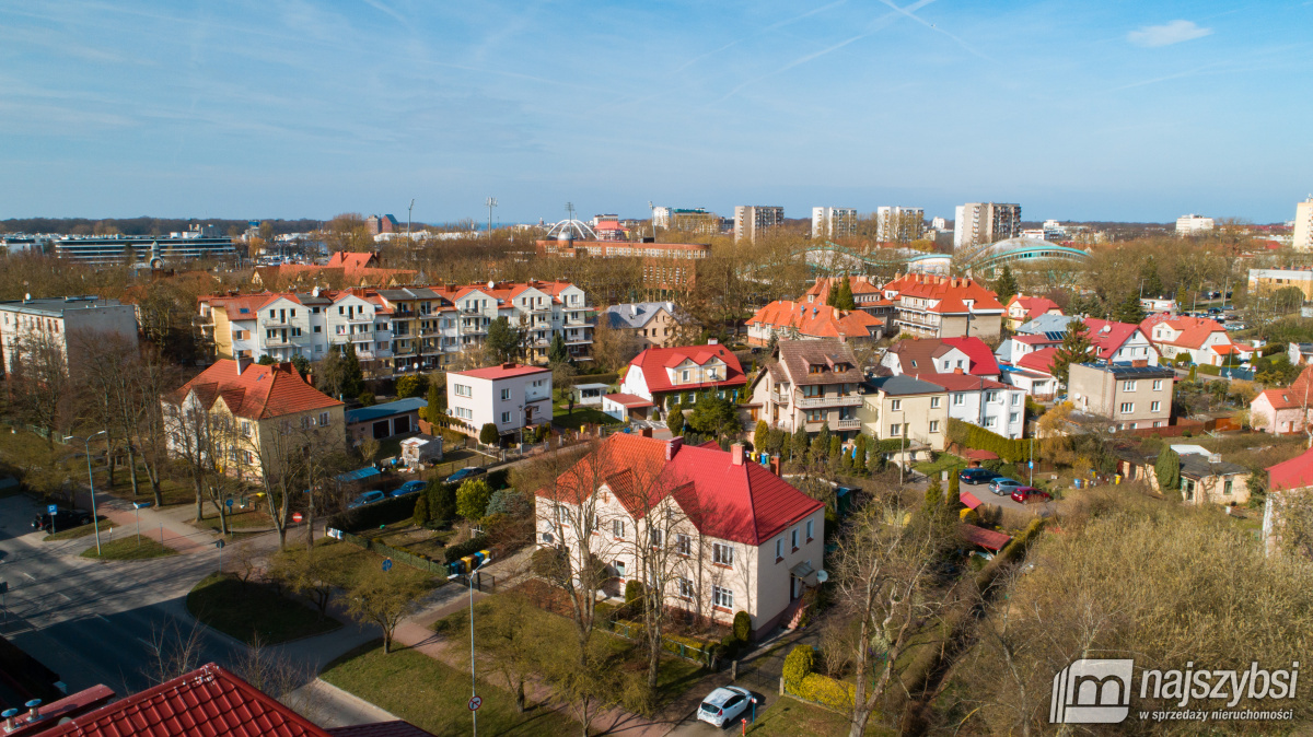 KOŁOBRZEG-4pok. Z GARAŻEM I OGRODEM CENTRUM MIASTA (28)