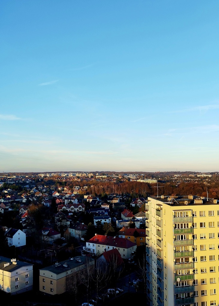 Przestronna kawalerka z balkonem i panoramą miasta (12)