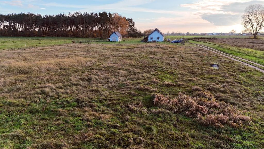 Działka z warunkami zabudowy do podziału (10)