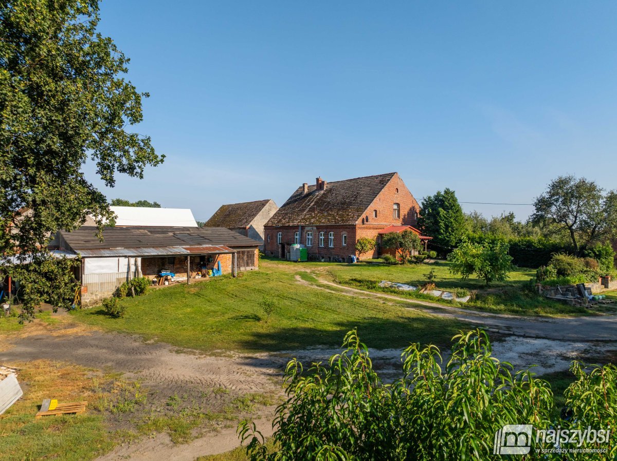 RECZ - UROK BUDYNKU Z CZERWONEJ CEGŁY, DUŻA DZIAŁK (13)