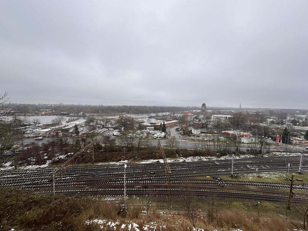 Jasna kawalerka z widokiem na Odrę (8)